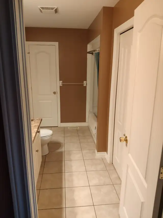 Furnished room for rent very close to Lambton College - Photo 7