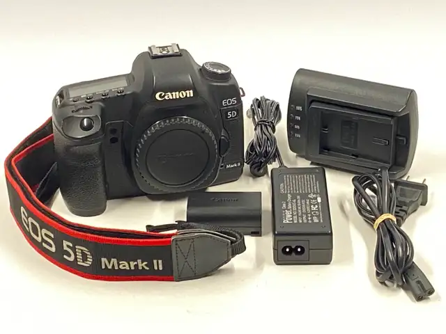 Canon EOS 5D Mark ii Digital DSLR Camera. Low Shutter Count - Photo 2