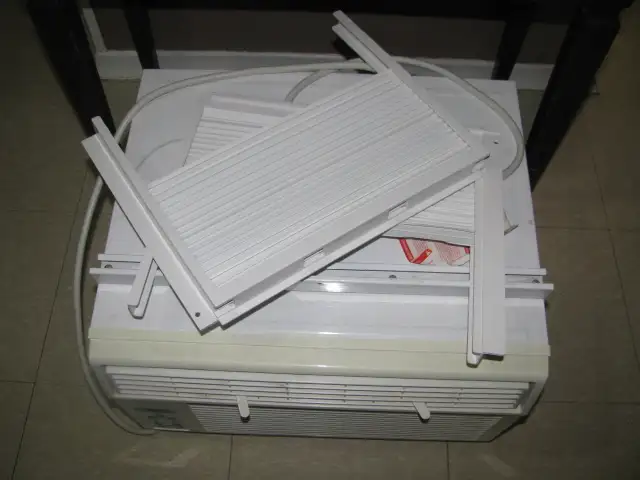 Window Air Conditioner  with remote - Photo 2