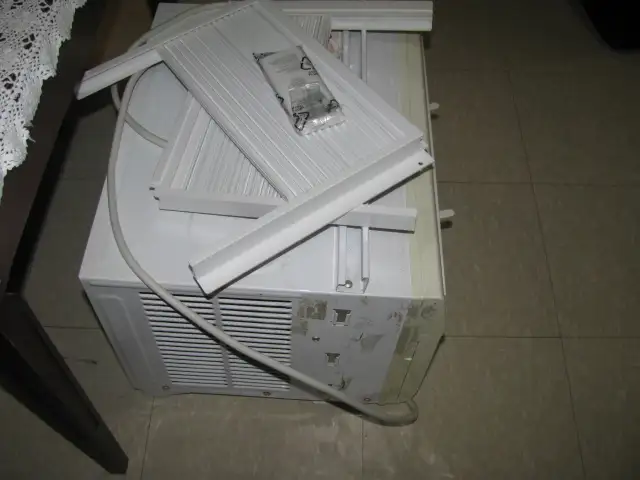 Window Air Conditioner  with remote - Photo 4