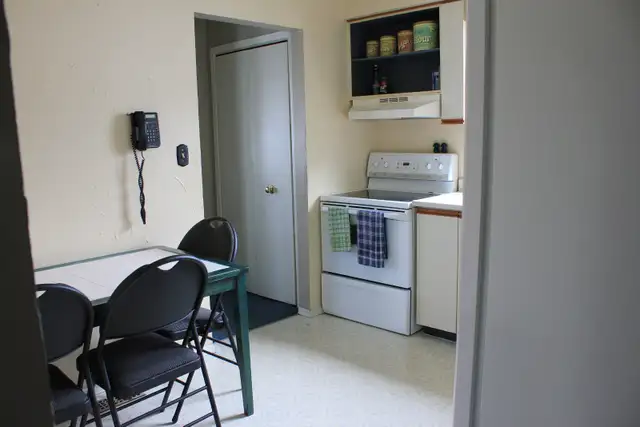 WOW. Reasonable Rates for Brock or Niagara Students. - Photo 5