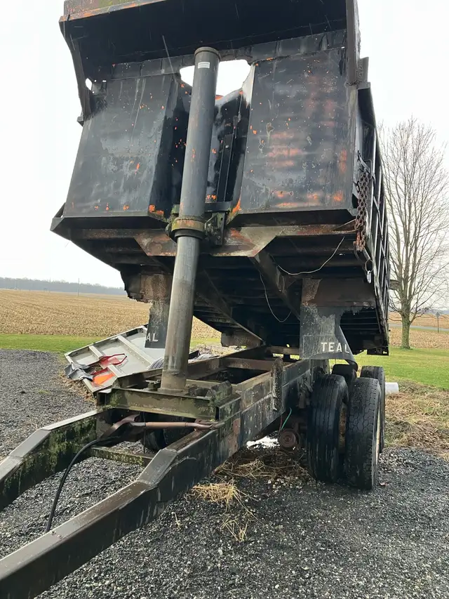 Dump trailer for farm use