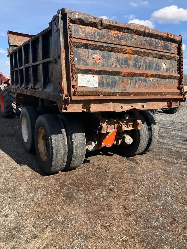 Dump trailer for farm use - Photo 2