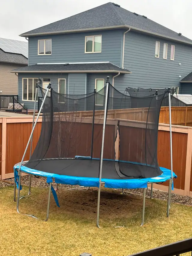 14’ Trampoline in good condition