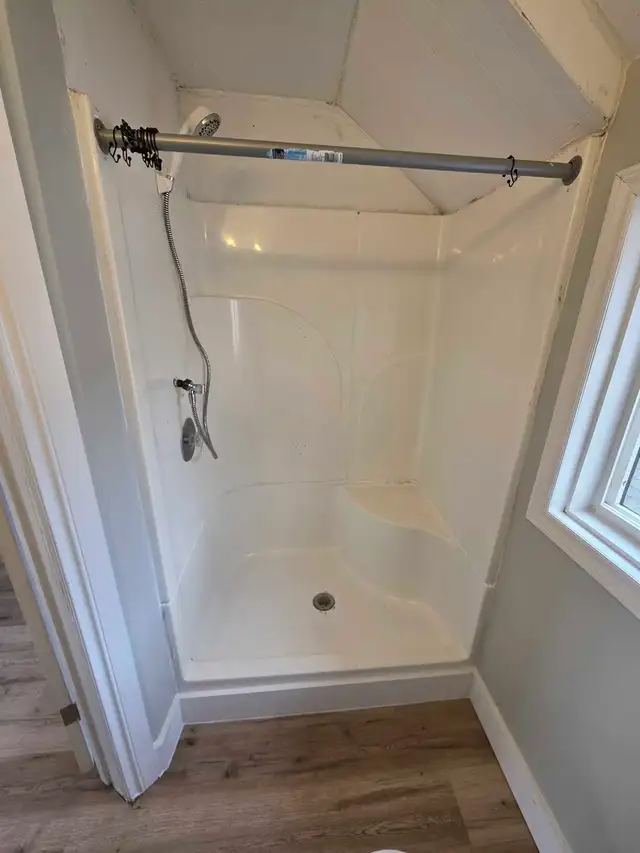 Newly Renovated 1 Bedroom Apartment - Photo 4