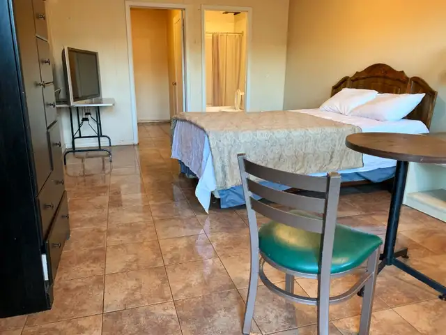 NO FIRST NO LAST (ALL UTILITIES INCLUDED) - Photo 3