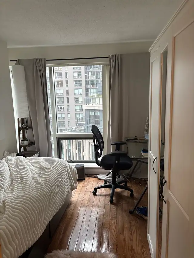 1bdrm Room for rent - Bay st. (UofT) - Photo 3