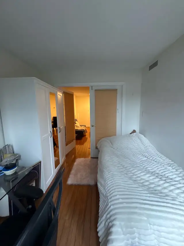 1bdrm Room for rent - Bay st. (UofT) - Photo 4