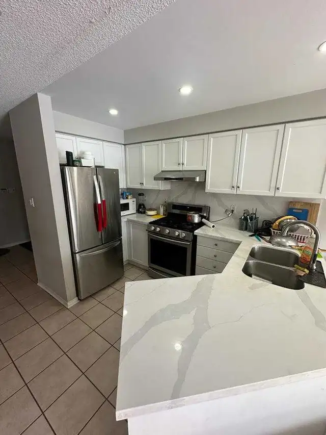 Room for rent in Mississauga (private/sharing)