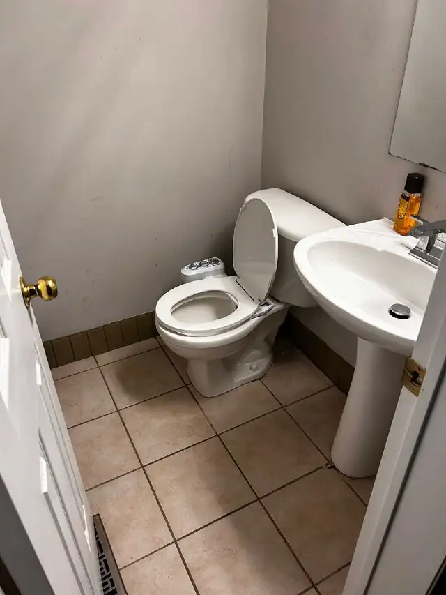 Room for rent in Mississauga (private/sharing) - Photo 5