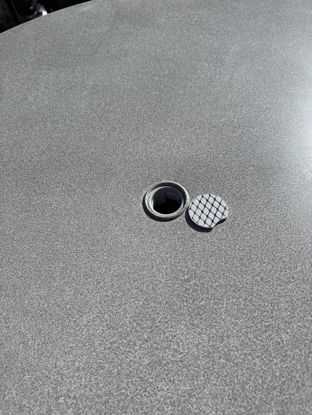 Patio table and chairs - Photo 3