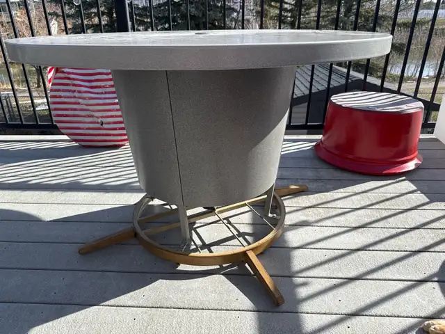 Patio table and chairs - Photo 4