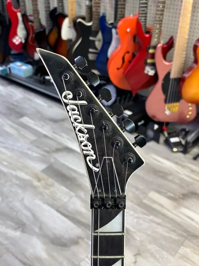 Jackson JS32 Dinky Arc Electric Guitar - Photo 2