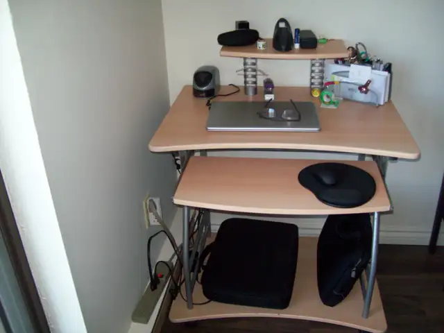 Computer desk