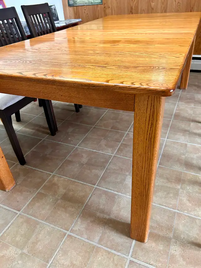 For Sale: Solid Oak Dining Room Table
