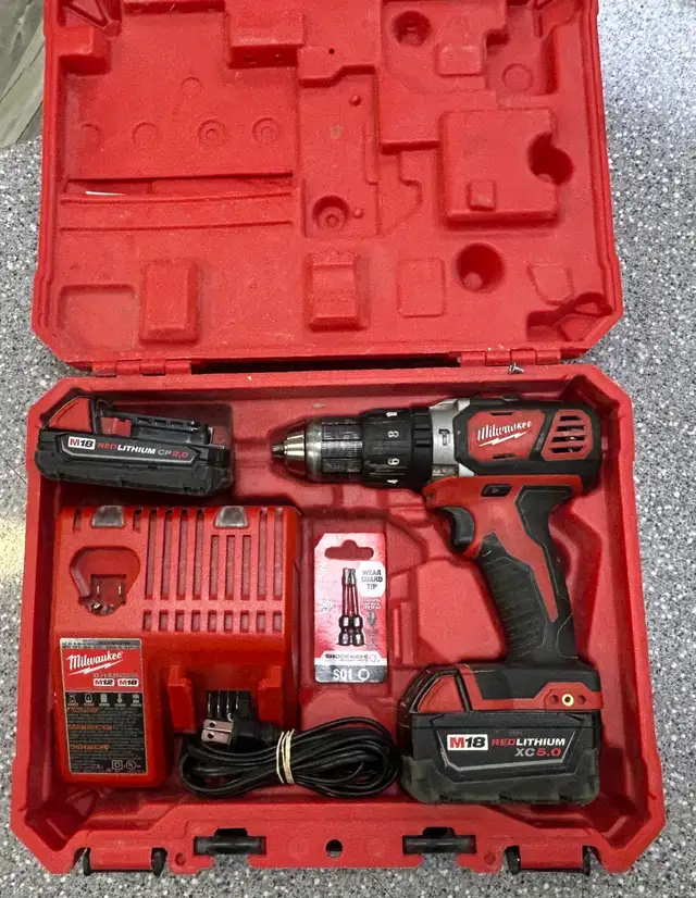Milwaukee 2607 Hammer Drill 5AH.and 2AH Battery and charger - Photo 2
