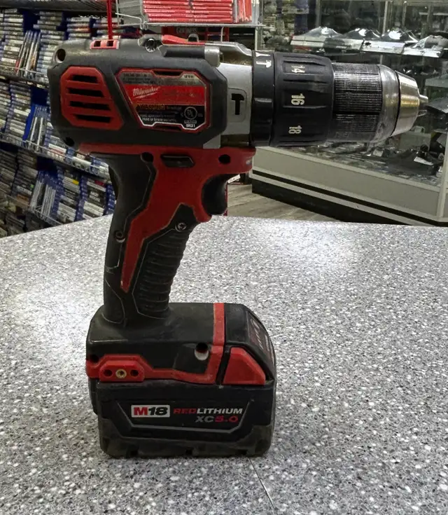 Milwaukee 2607 Hammer Drill 5AH.and 2AH Battery and charger - Photo 4