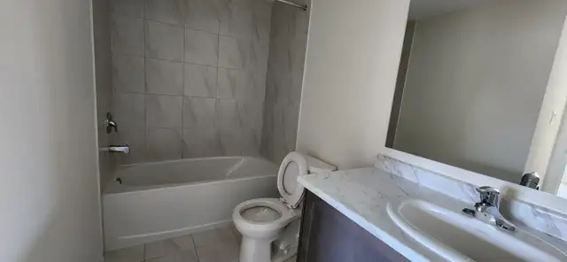 Studio   1 Bed Unit w/ 2 Baths – Kennedy & Mayfield - Photo 2