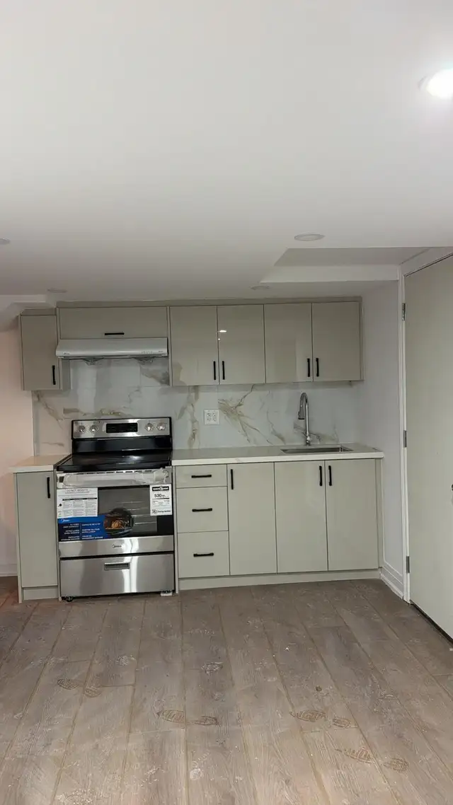 Studio   1 Bed Unit w/ 2 Baths – Kennedy & Mayfield - Photo 3