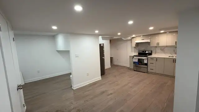 Studio   1 Bed Unit w/ 2 Baths – Kennedy & Mayfield - Photo 4