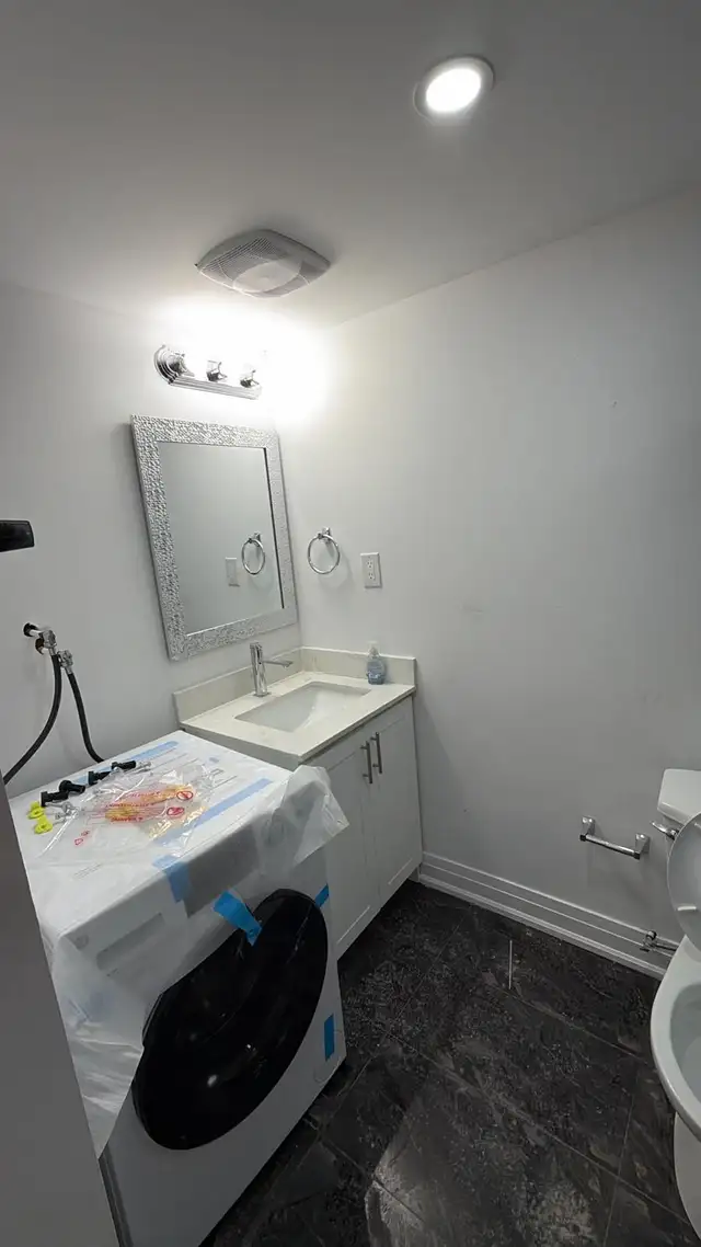 Studio   1 Bed Unit w/ 2 Baths – Kennedy & Mayfield - Photo 5