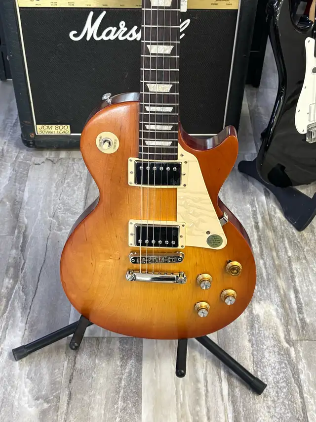 Gibson Les Paul Tribute 2012 Honeyburst Electric Guitar - Photo 3