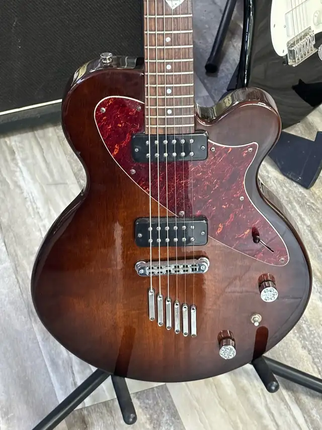 Yamaha AES800 Electric Guitar - Photo 2