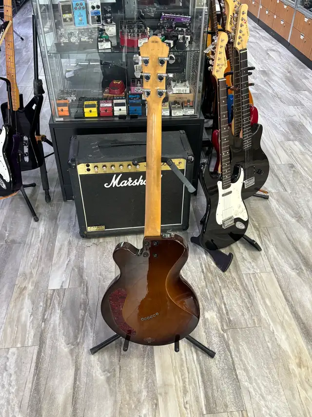 Yamaha AES800 Electric Guitar - Photo 3