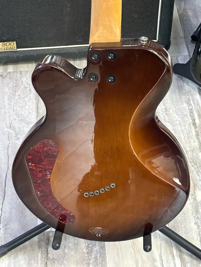 Yamaha AES800 Electric Guitar - Photo 4