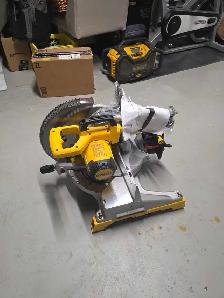 DeWALT 12' Compound Miter Saw   Heavy Duty Stand - LIKE N