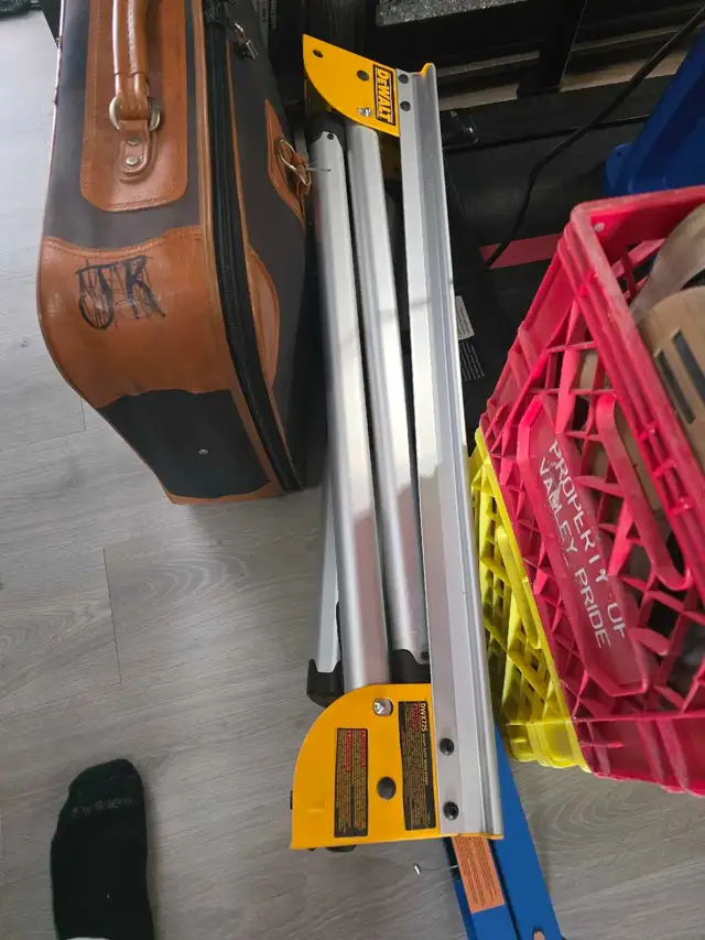 DeWALT 12' Compound Miter Saw   Heavy Duty Stand - LIKE N - Photo 2