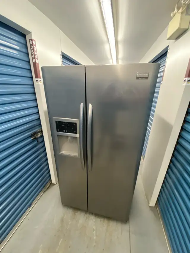 STAINLESS STEEL REFRIGERATOR - Photo 2