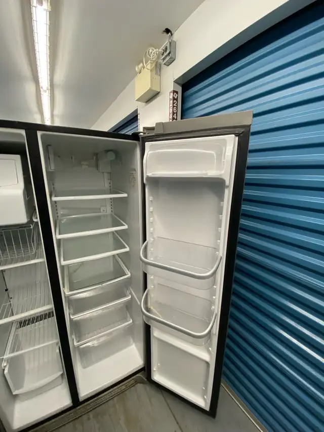 STAINLESS STEEL REFRIGERATOR - Photo 6