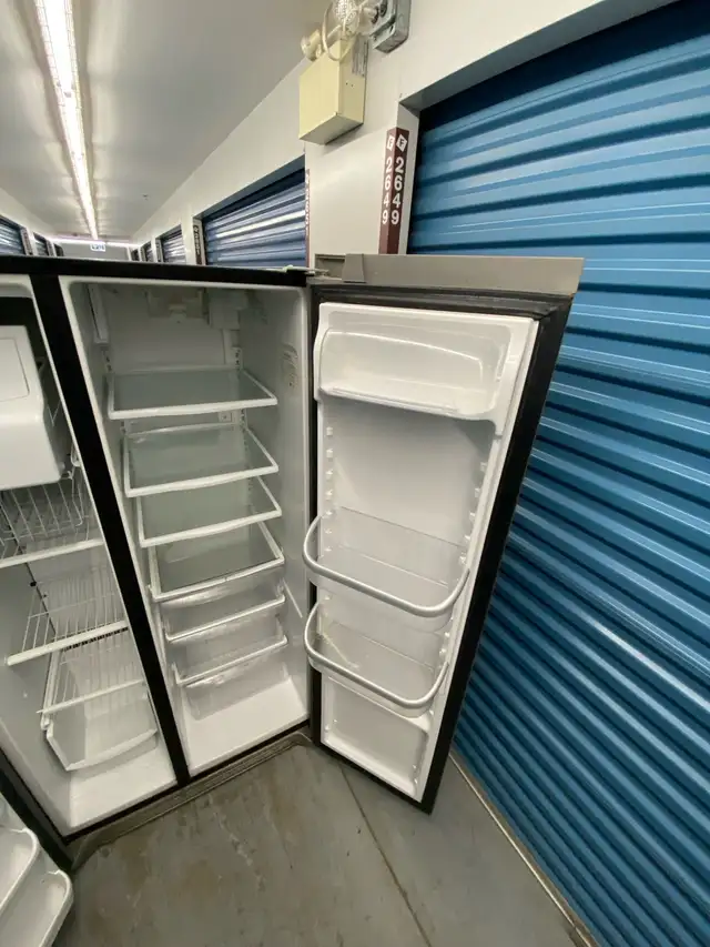 STAINLESS STEEL REFRIGERATOR - Photo 7