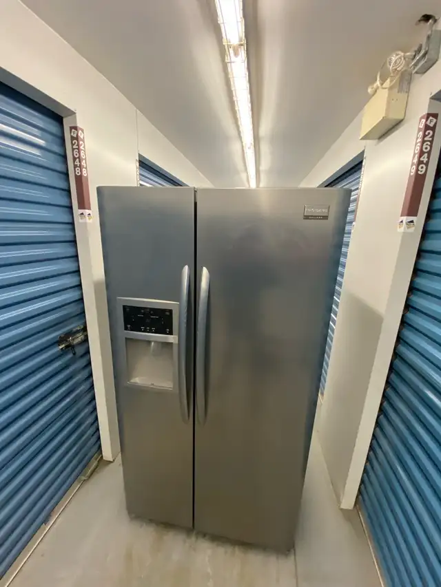 STAINLESS STEEL REFRIGERATOR - Photo 8