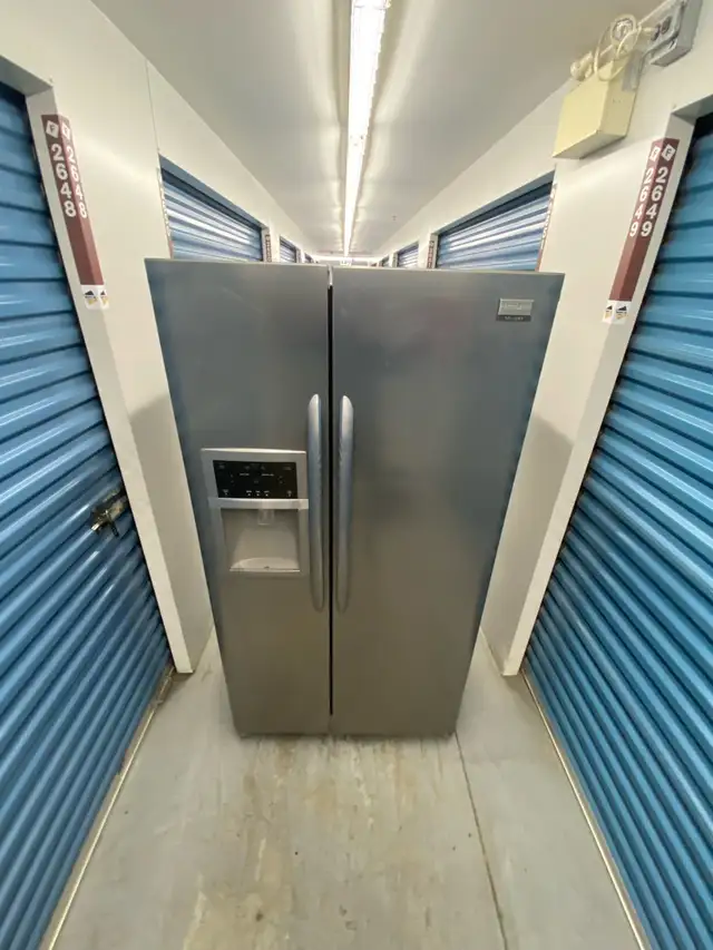 STAINLESS STEEL REFRIGERATOR - Photo 10