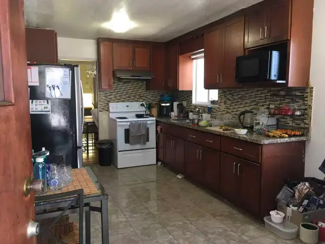 10m Walk to Skytrain, 20-30m-BCIT, Big Rm Private Washrm, TopHs - Photo 2