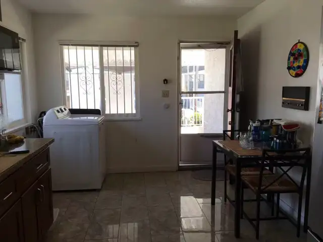 10m Walk to Skytrain, 20-30m-BCIT, Big Rm Private Washrm, TopHs - Photo 4