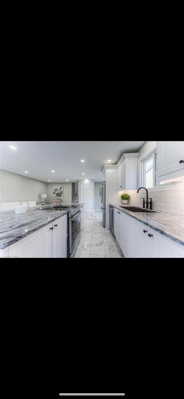 Beautiful 3 beds, 1 washroom for rent! - Photo 4