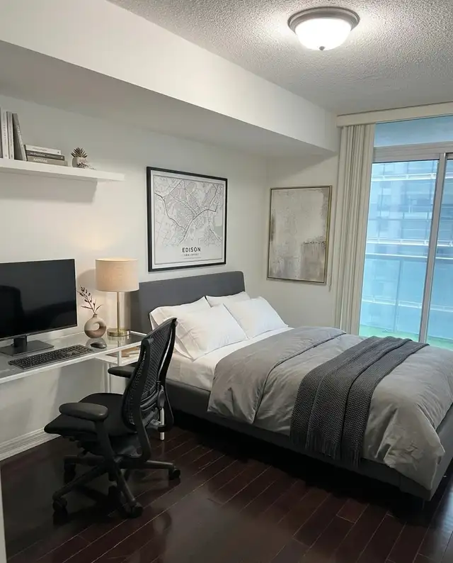 Modern Private Room w/ Balcony View | Downtown Toronto - Photo 2