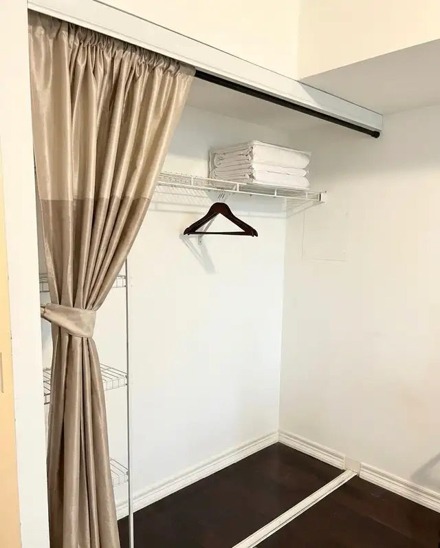 Modern Private Room w/ Balcony View | Downtown Toronto - Photo 3