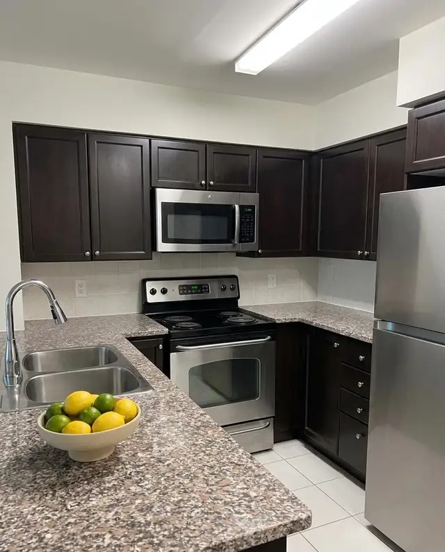 Modern Private Room w/ Balcony View | Downtown Toronto - Photo 5