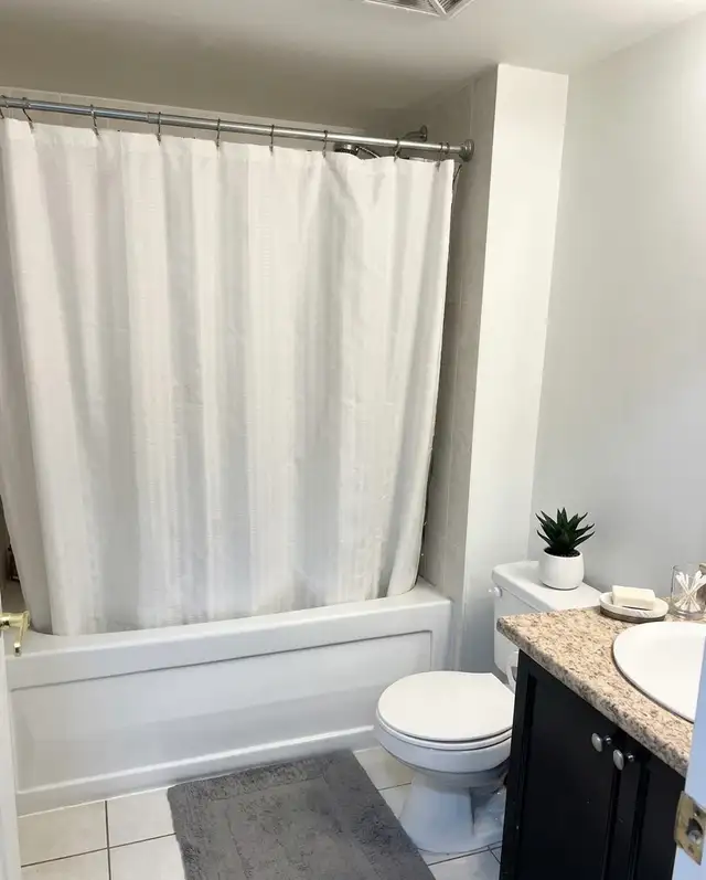 Modern Private Room w/ Balcony View | Downtown Toronto - Photo 6