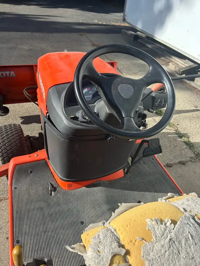 lawn equipment - Photo 4