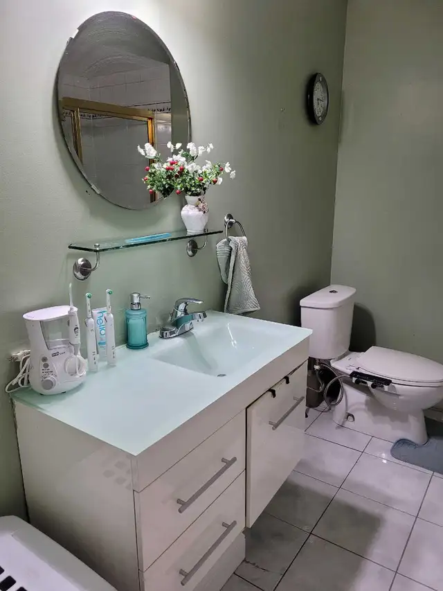 Master bedroom in Heartland Mississauga - Photo 4