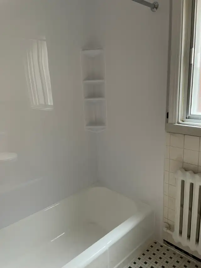 SUPERBE 2 1/2 DISPONIBLE IMMÉDIATEMENT DANS LA PETITE-PATRIE - Photo 3