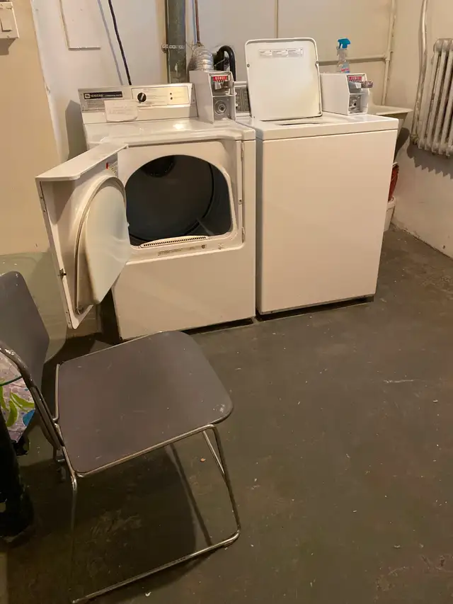 SUPERBE 2 1/2 DISPONIBLE IMMÉDIATEMENT DANS LA PETITE-PATRIE - Photo 5