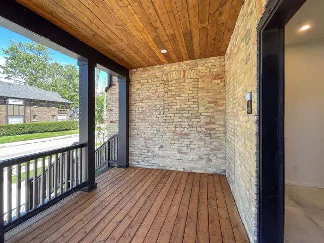 Modern 1 Bed 1 Bath Wortley - Photo 2