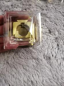 Decorative curtain knobs have four