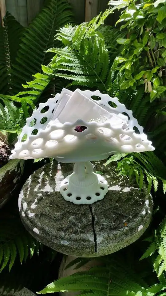 Vintage Milk Glass Pedestal Bowl Vase - Photo 2